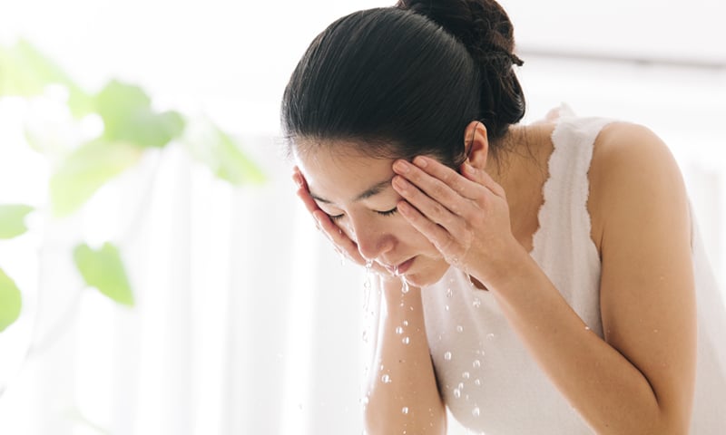 毛穴から飛び出す 白いにょろにょろを撃退する方法