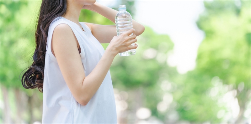 インナードライケア：夏は、紫外線だけでなく、発汗、エアコンなど肌への影響が多くなるからなんです。