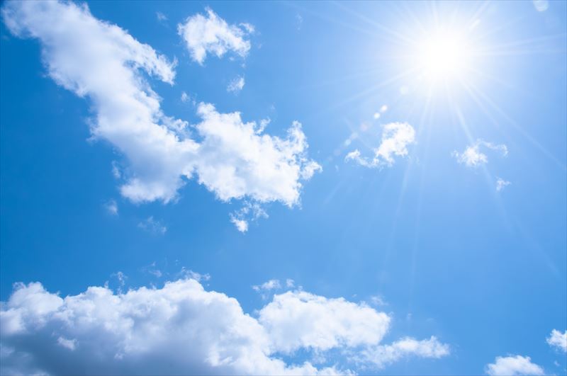 夏は汗でヨレる