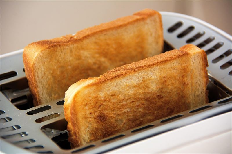 グルテン（小麦）依存」で顔にかゆみ、顔がむくみ
